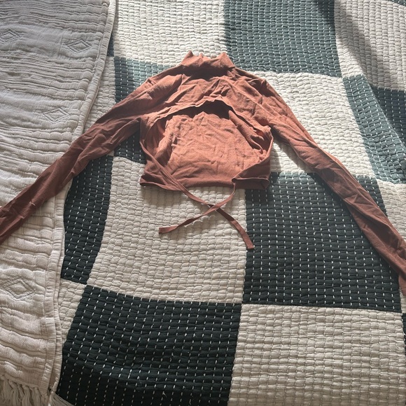SOLD Aritzia Sundeh Crop Tie Top Turtleneck XS - Picture 3 of 4